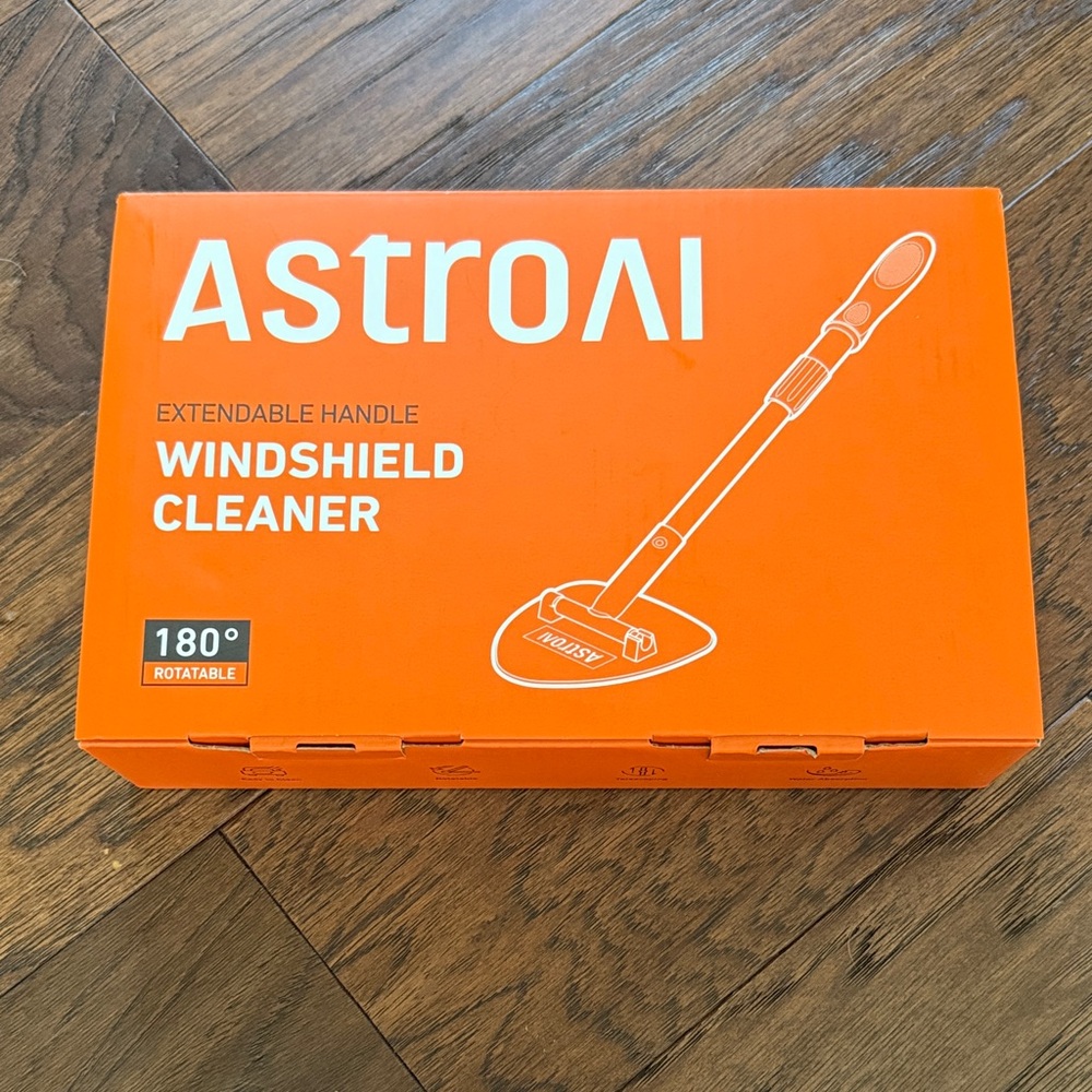 NWT Windshield Cleaner with Extendable Handle